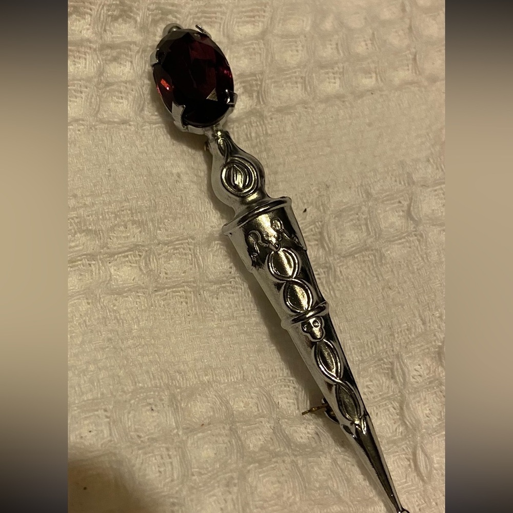 Vintage ladies  Amethyst stick pin brooch